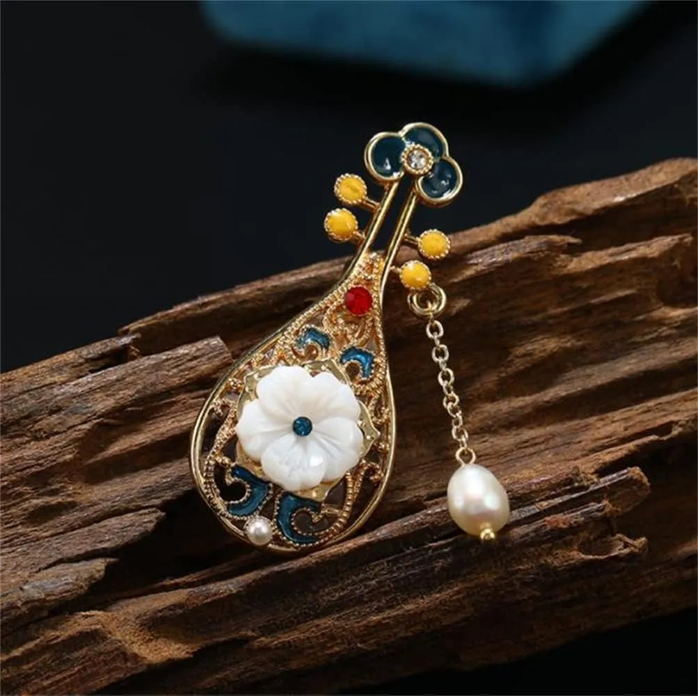 Lute Instruments Pin Brooch Flower Pearl Pipa Handmade Brooch Chinese Musical Instruments Lapel Pin For Women Girls for Clothes Dress Scarf Bags Decoration